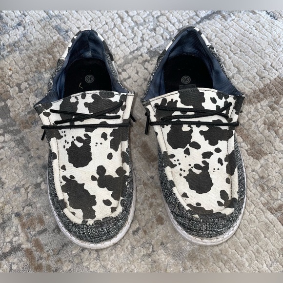 Cow print canvas shoes size 5.5 - Picture 2 of 5
